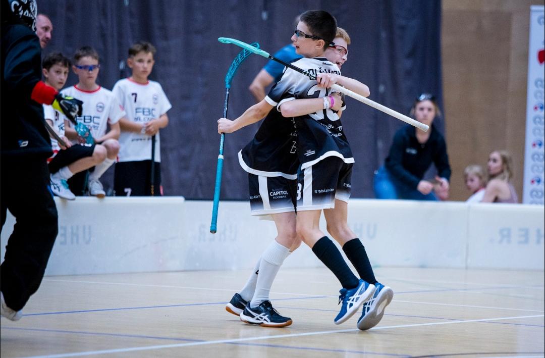 Radosť hráčov Capitol Floorball po góle